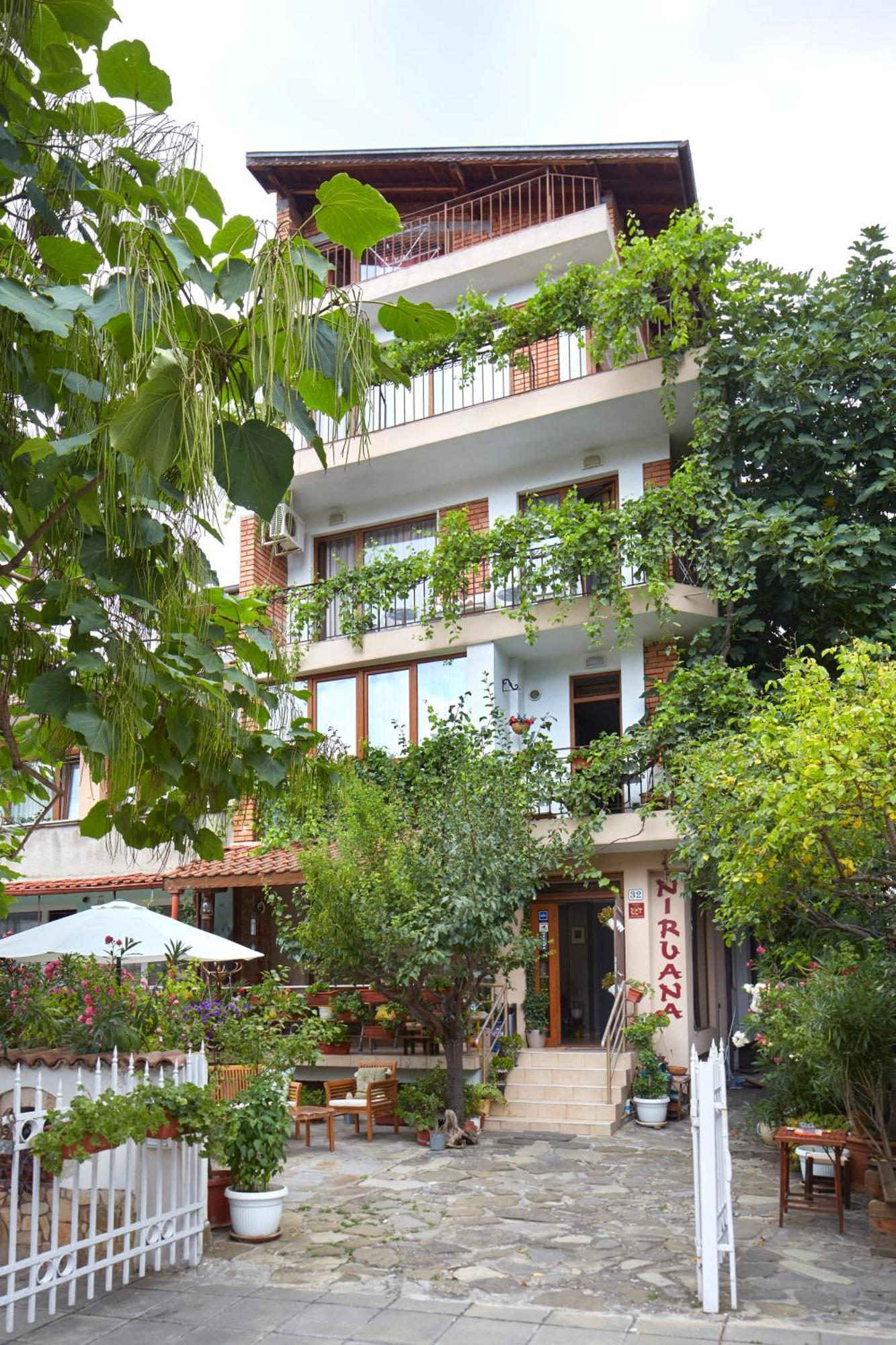 Nirvana Guest House Nesebar Exterior photo