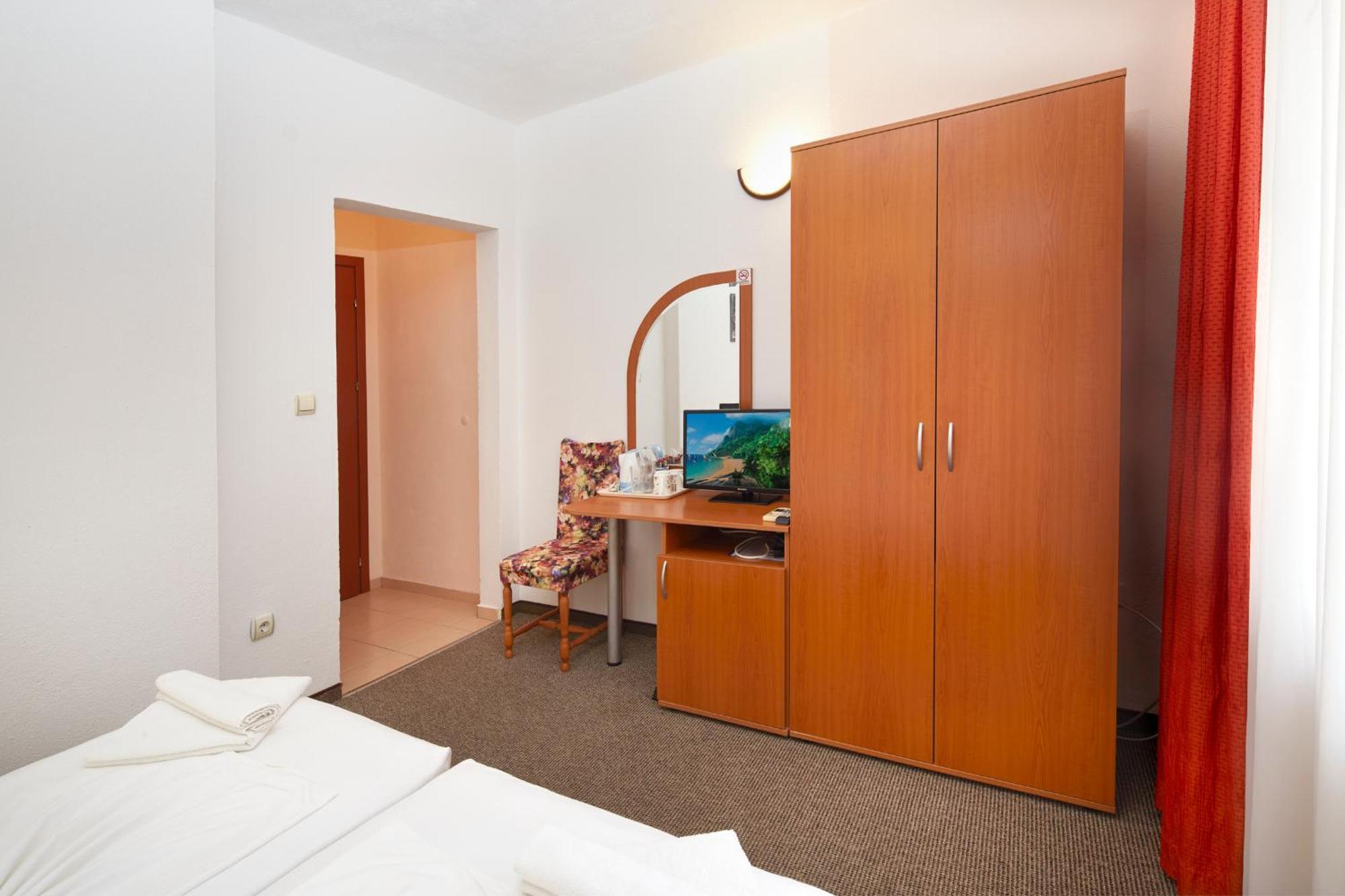 Nirvana Guest House Nesebar Exterior photo