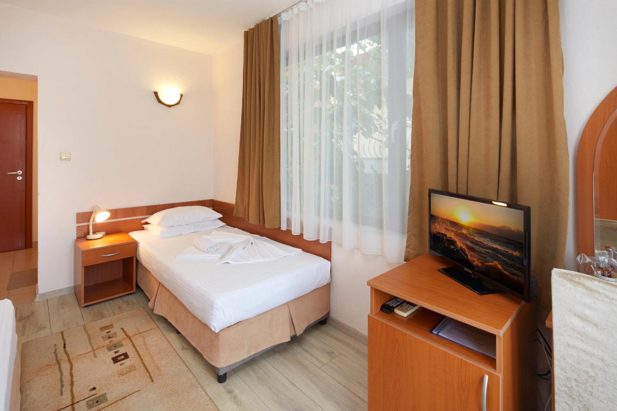 Nirvana Guest House Nesebar Exterior photo