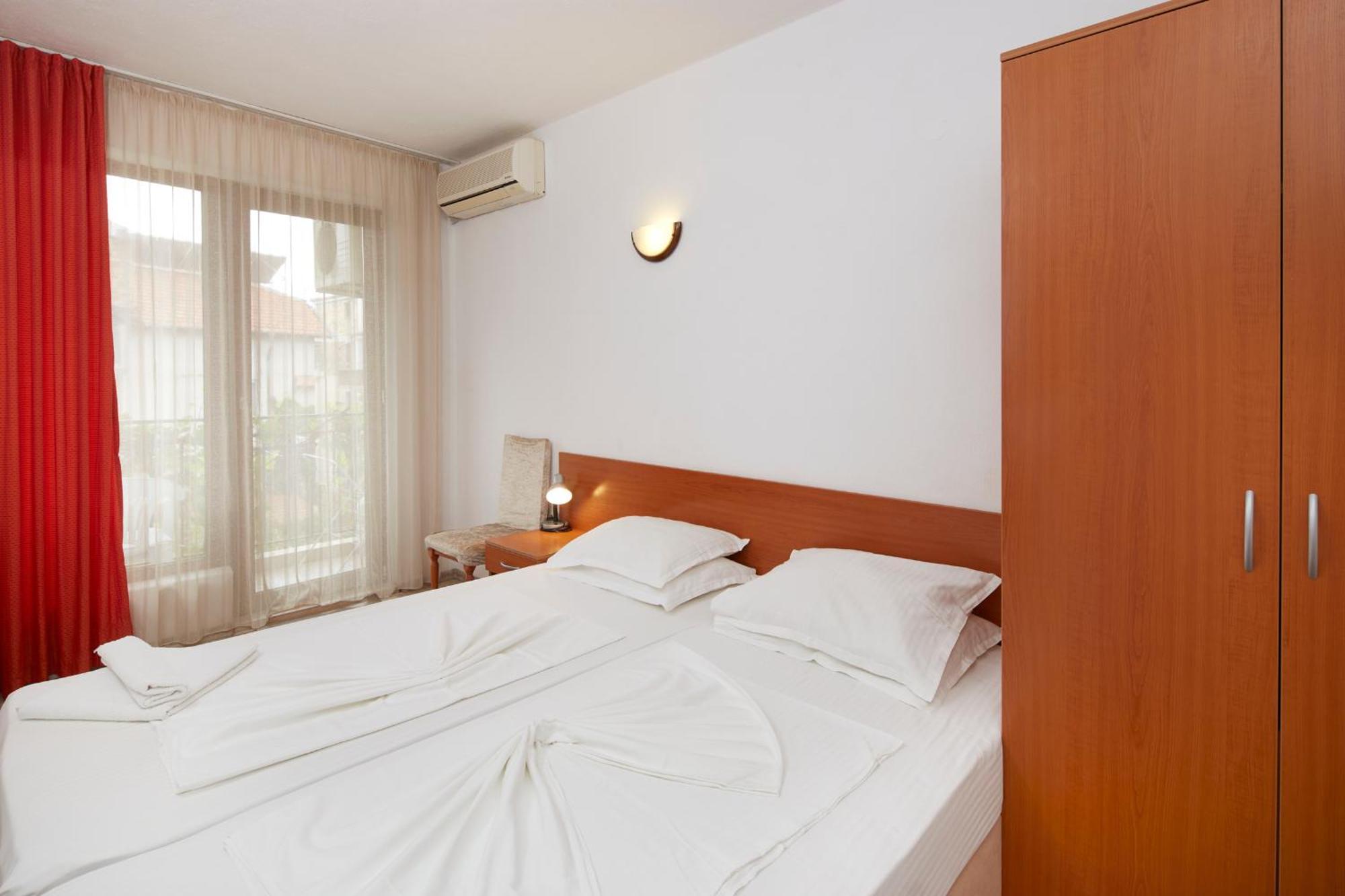Nirvana Guest House Nesebar Exterior photo
