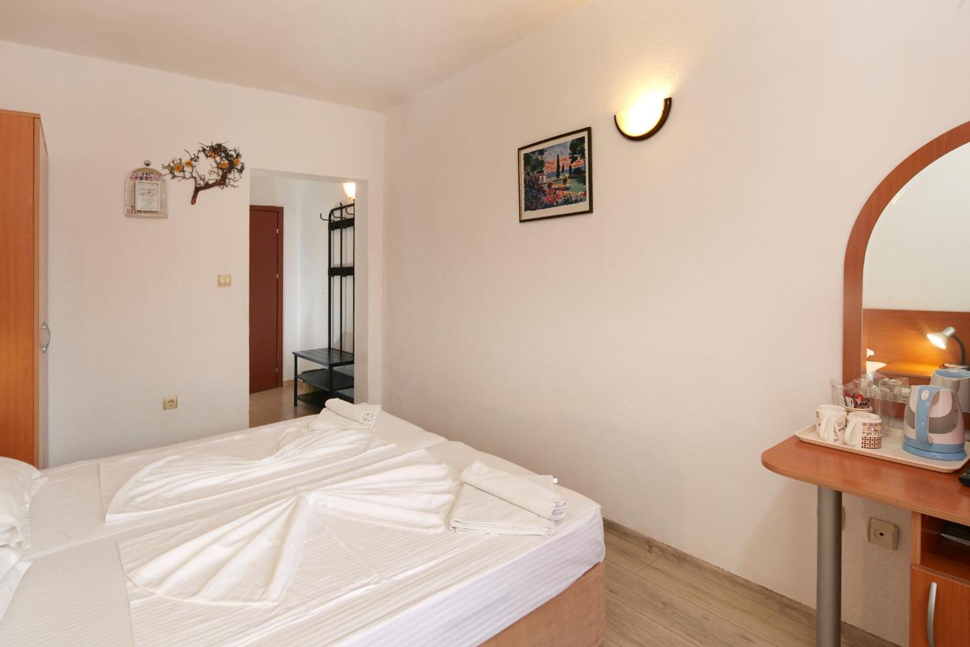 Nirvana Guest House Nesebar Exterior photo