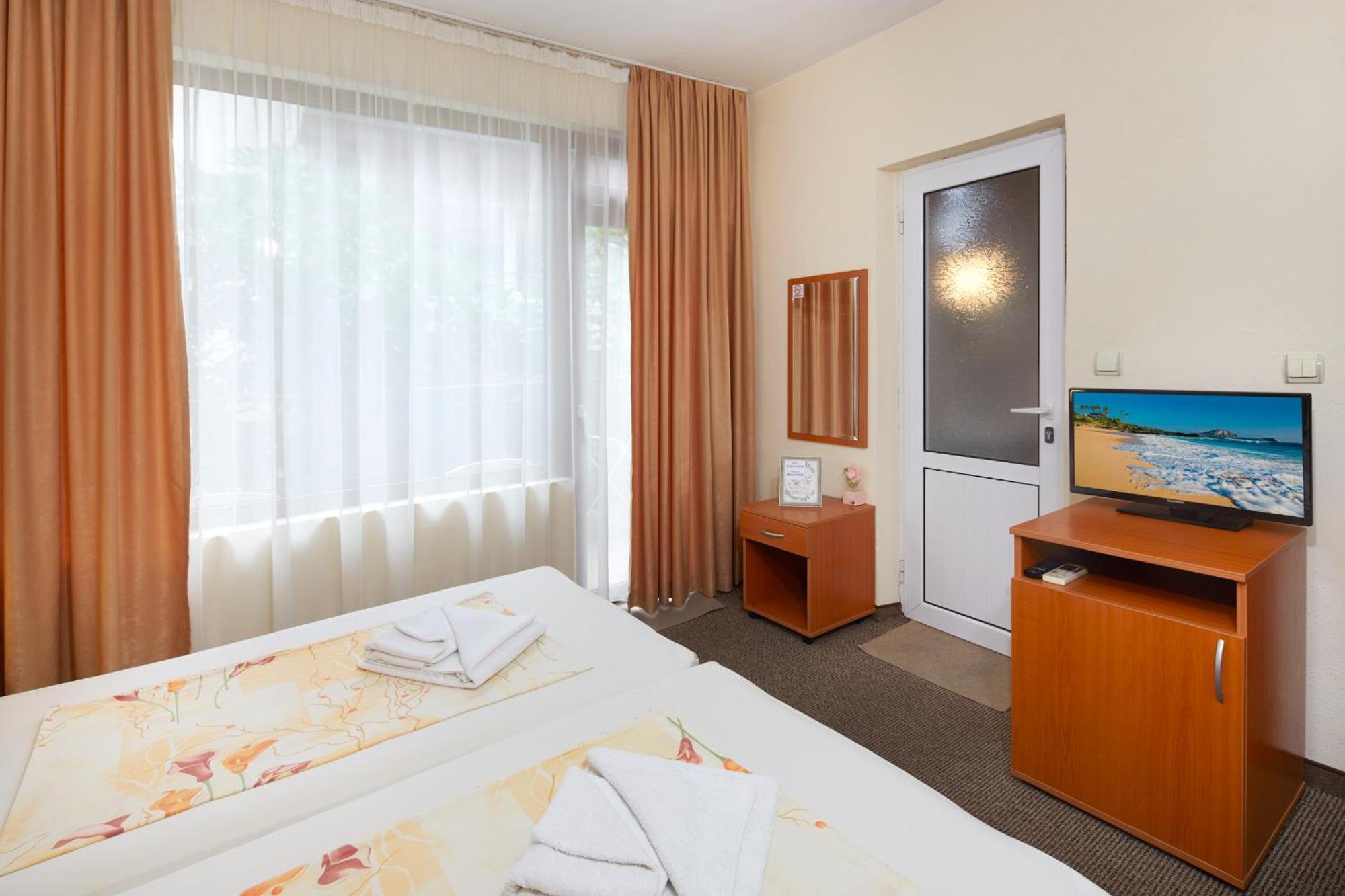 Nirvana Guest House Nesebar Exterior photo