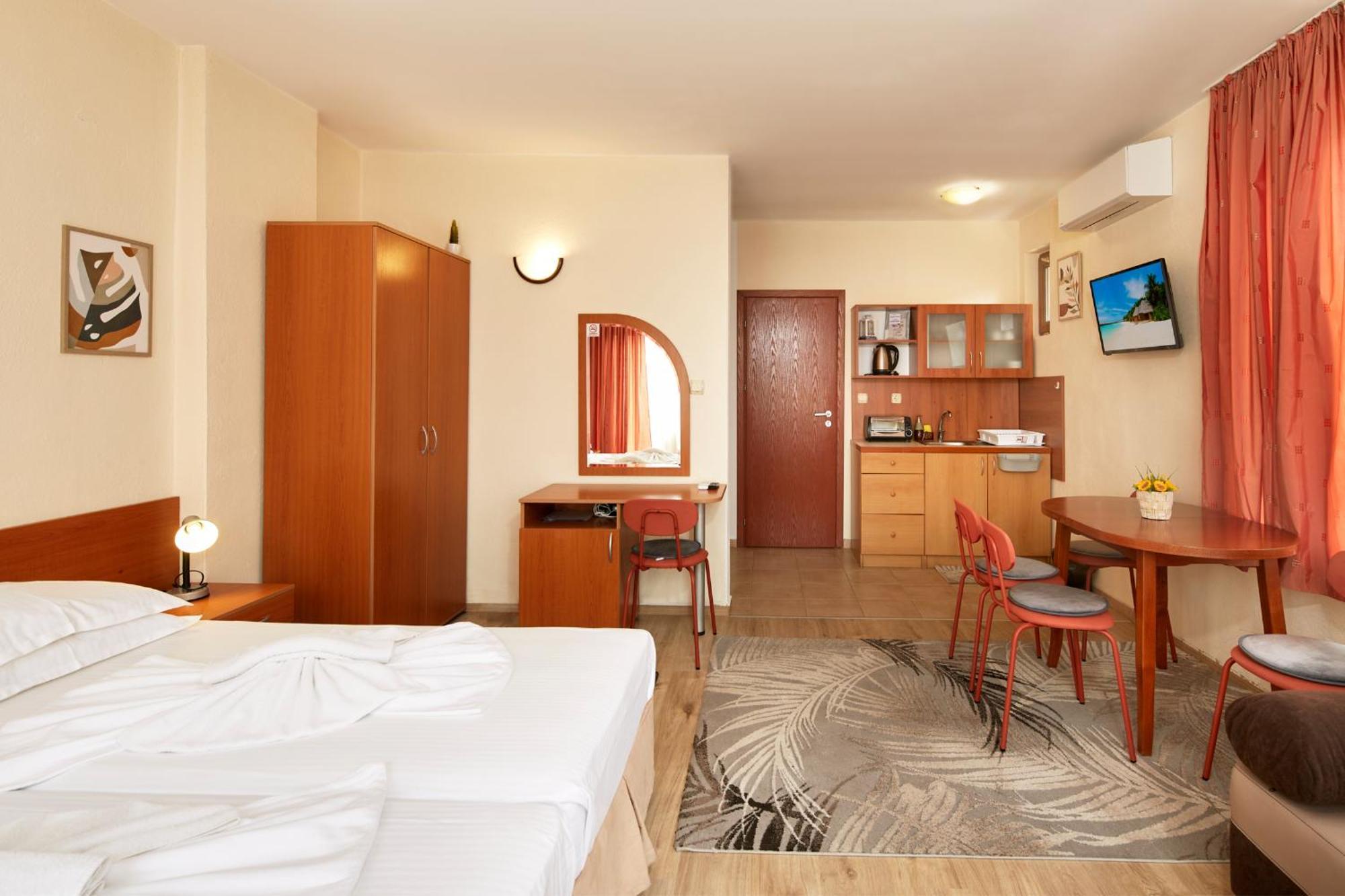 Nirvana Guest House Nesebar Exterior photo